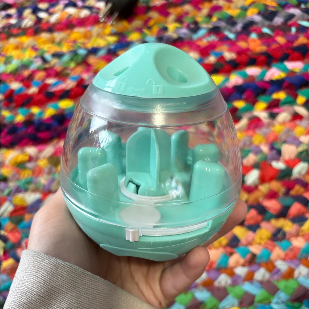 PLASTIC CAT, DOG OR SMALL ANIMAL TREAT DISPENSER